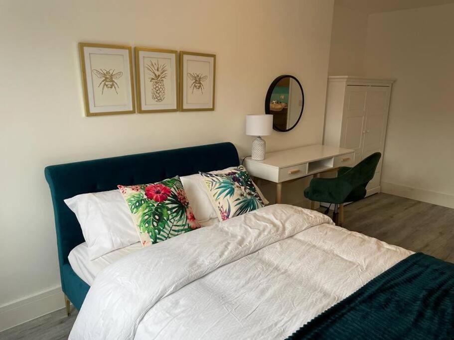 Stunning And Spacious 2Bed Flat In Central Woking Extérieur photo