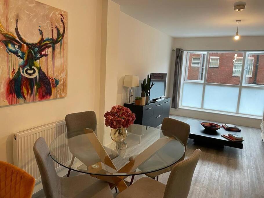 Stunning And Spacious 2Bed Flat In Central Woking Extérieur photo