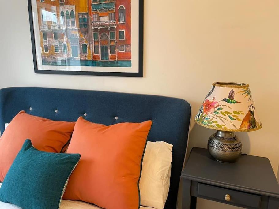 Stunning And Spacious 2Bed Flat In Central Woking Extérieur photo