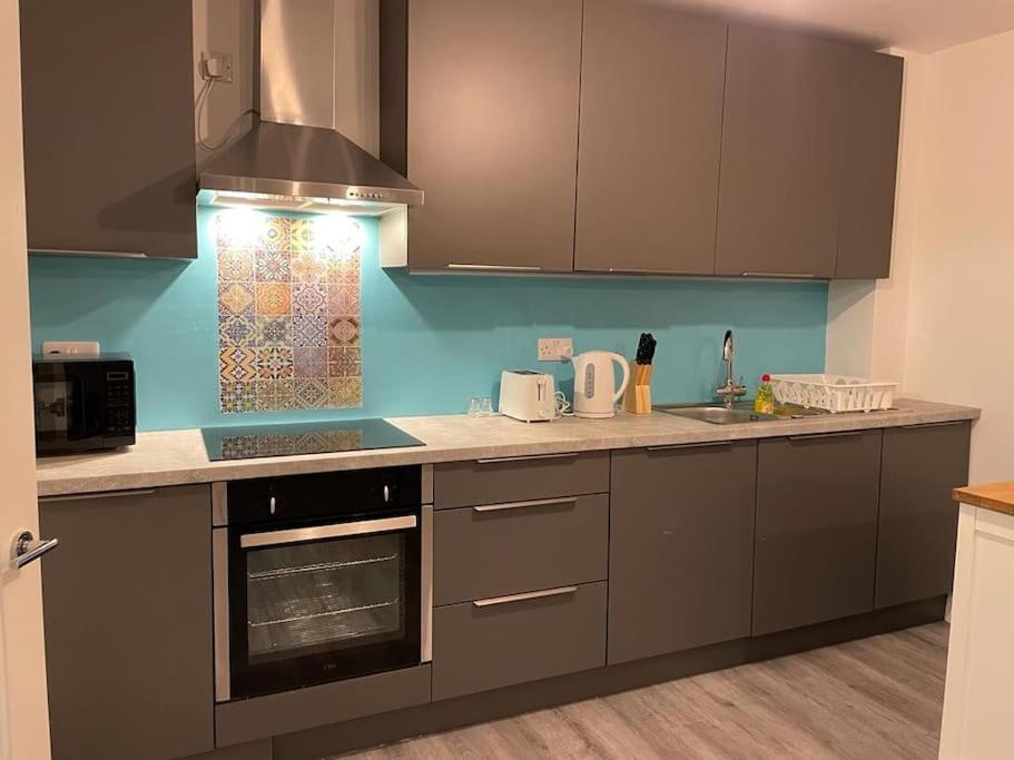 Stunning And Spacious 2Bed Flat In Central Woking Extérieur photo