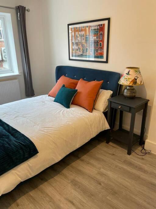 Stunning And Spacious 2Bed Flat In Central Woking Extérieur photo