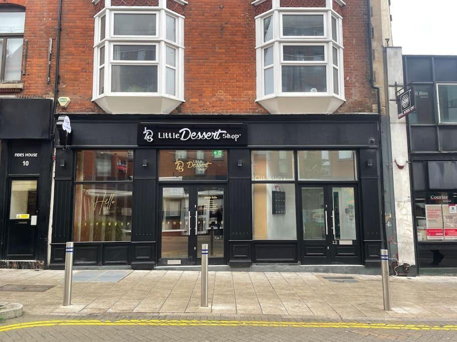 Stunning And Spacious 2Bed Flat In Central Woking Extérieur photo