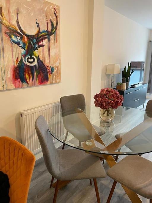 Stunning And Spacious 2Bed Flat In Central Woking Extérieur photo