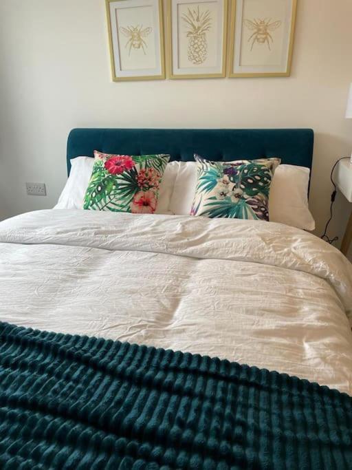 Stunning And Spacious 2Bed Flat In Central Woking Extérieur photo